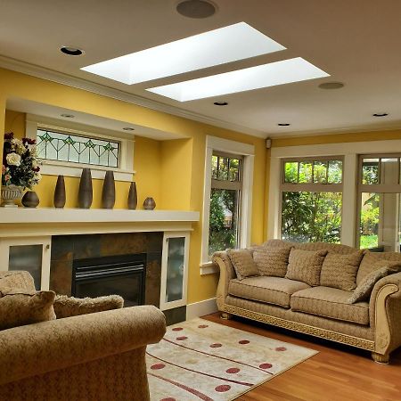 Elegant, Sunny Modern Home With Skylights - Kitsilano, Vancouver Eksteriør bilde