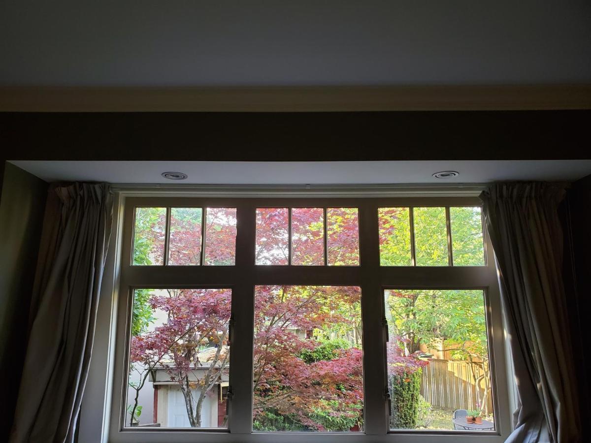 Elegant, Sunny Modern Home With Skylights - Kitsilano, Vancouver Eksteriør bilde