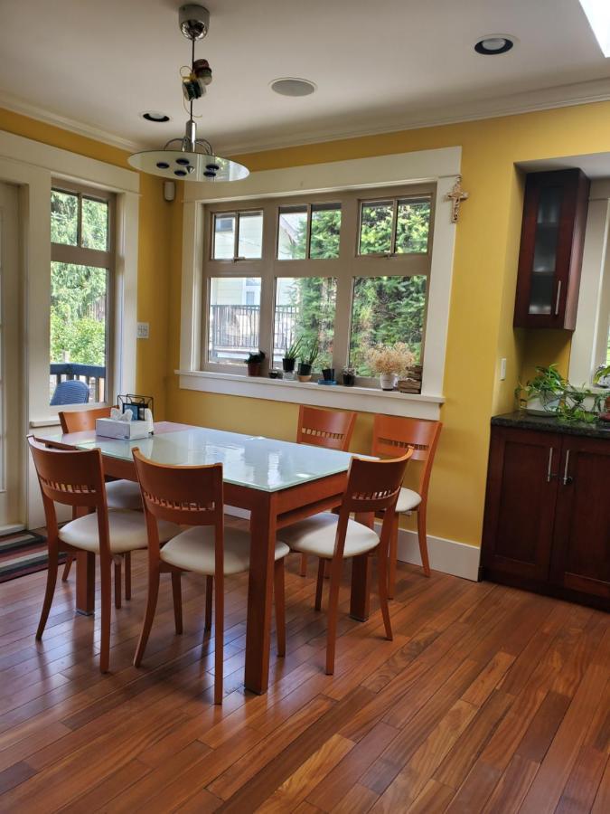 Elegant, Sunny Modern Home With Skylights - Kitsilano, Vancouver Eksteriør bilde