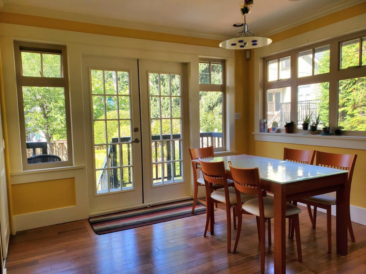 Elegant, Sunny Modern Home With Skylights - Kitsilano, Vancouver Eksteriør bilde