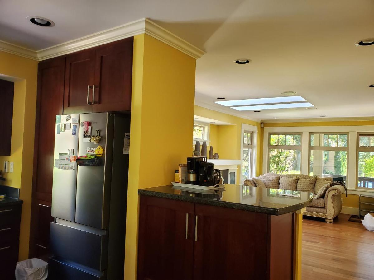 Elegant, Sunny Modern Home With Skylights - Kitsilano, Vancouver Eksteriør bilde